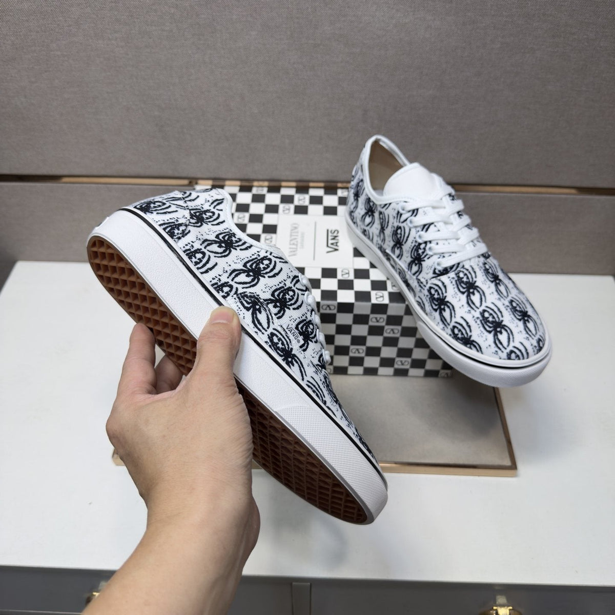 Vans Men's Black Graphic Print Low-Top Sneakers