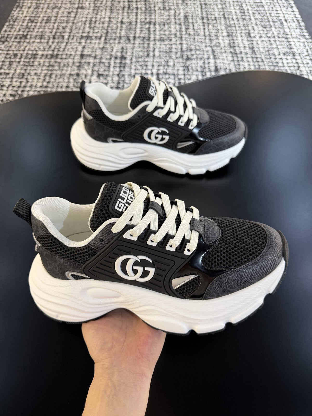 Gucci GG Logo Low-Top Sneakers